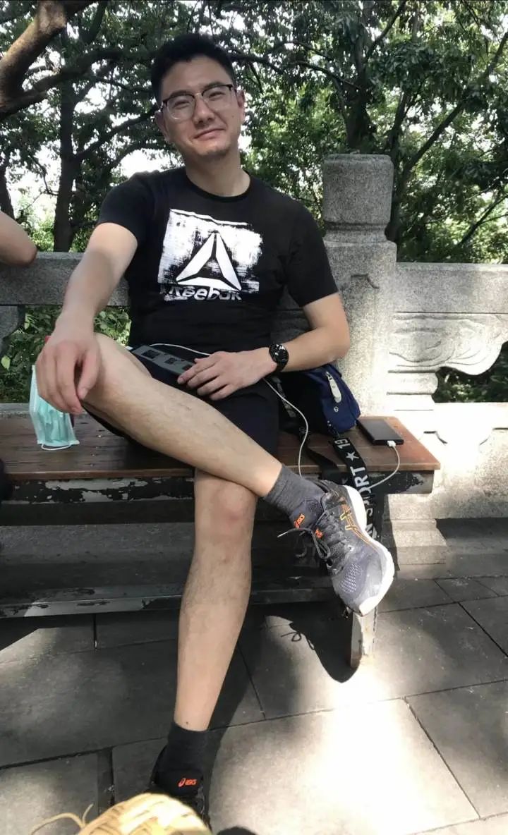 DƬ